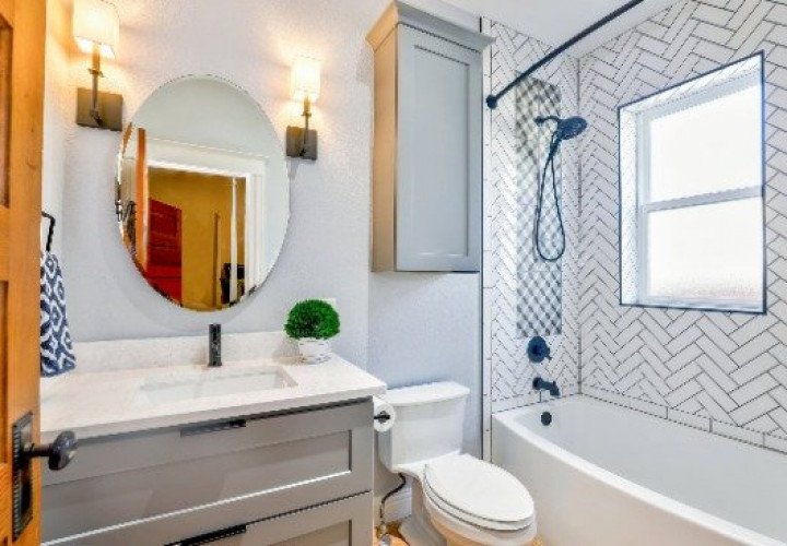 New Orleans Bathroom Cabinets